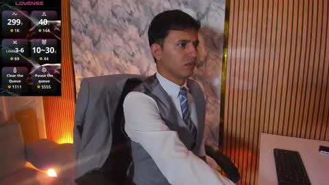 Snapshot of hiddenoffice chatting on 10.11.25 George online show from 10.11.25