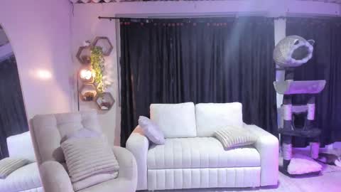 Snapshot of hiddenpassionxx chatting on 11.18.25 samy and damiam online show from 11.18.25