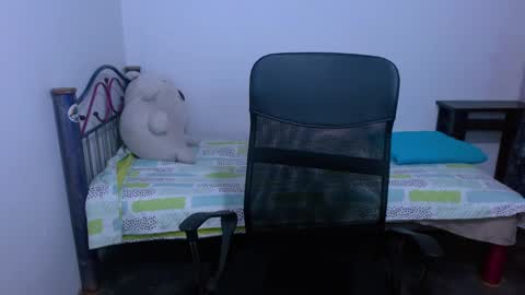 Snapshot of hinata_9 chatting on 10.11.25      0600AM-1100AM - online show from 10.11.25