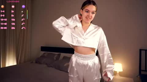 Snapshot of hip_hop_baby chatting on 02.20.25 Leya Day Mary Night PvT Open online show from 02.20.25