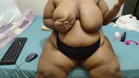 Snapshot of hips2sexy chatting on 12.22.24 hips2sexy online show from 12.22.24
