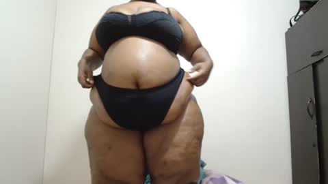 Snapshot of hips2sexy chatting on 02.17.25 hips2sexy online show from 02.17.25