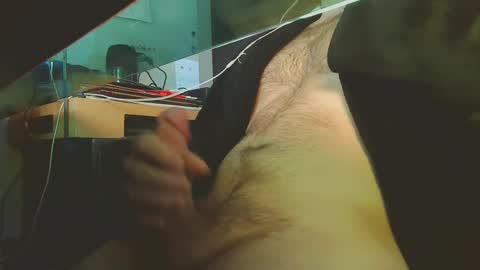 Hairy Hockey Player 92 online show from 02.22.25