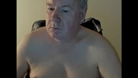 Snapshot of holgerhb53 chatting on 10.12.25 Holger online show from 10.12.25