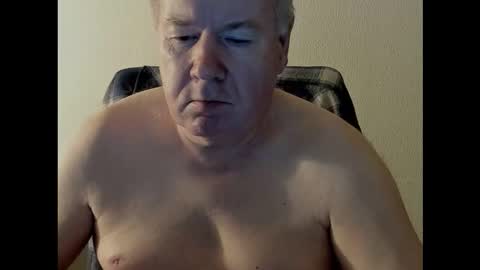 Snapshot of holgerhb53 chatting on 10.13.25 Holger online show from 10.13.25