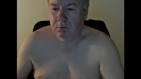 Snapshot of holgerhb53 chatting on 10.18.25 Holger online show from 10.18.25
