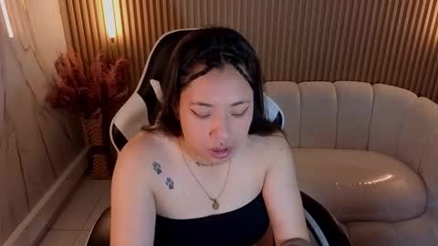 Snapshot of hollypeytoon chatting on 11.01.25 Holly online show from 11.01.25