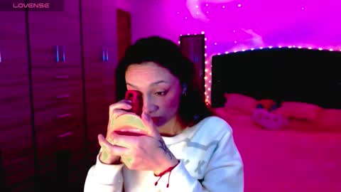 Juli online show from 11.21.25