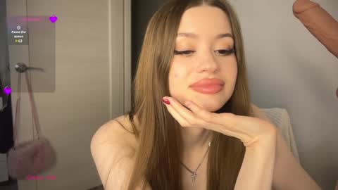 Snapshot of holybabe342 chatting on 01.19.25 Vio online show from 01.19.25