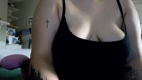 Snapshot of honeeyyy_pot chatting on 10.12.25 Honey online show from 10.12.25