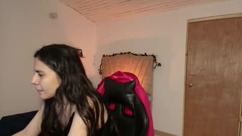 Snapshot of honey_buu chatting on 09.14.25 online show from 09.14.25