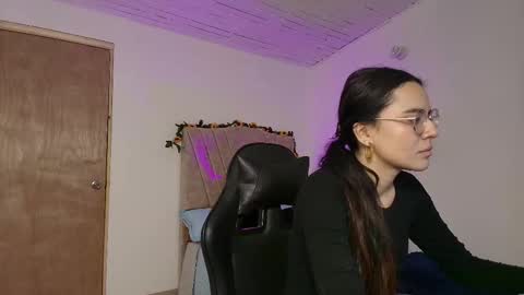 Snapshot of honey_buu chatting on 09.29.25 online show from 09.29.25