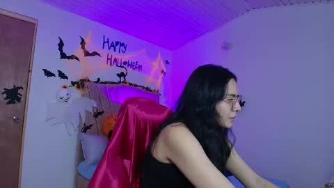 Snapshot of honey_buu chatting on 10.06.25 online show from 10.06.25