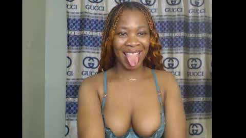 Snapshot of honey_dollxx chatting on 09.29.25 Flora online show from 09.29.25