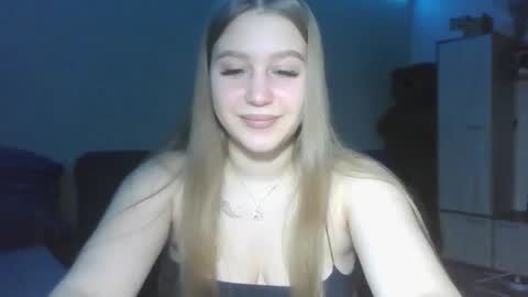 honey_lolaaa online show from 10.17.25