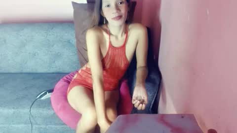 Snapshot of honey_mollyxx chatting on 10.13.25 honey_mollyxx online show from 10.13.25