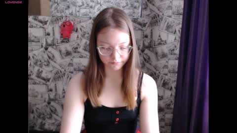 Snapshot of honey_mood chatting on 12.16.24 Lina online show from 12.16.24