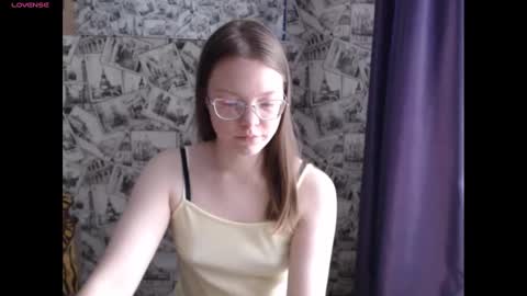 Snapshot of honey_mood chatting on 12.26.24 Lina online show from 12.26.24