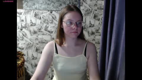 Snapshot of honey_mood chatting on 12.26.24 Lina online show from 12.26.24
