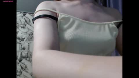Snapshot of honey_mood chatting on 12.26.24 Lina online show from 12.26.24