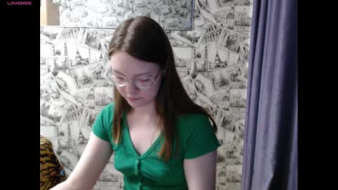 Snapshot of honey_mood chatting on 01.16.25 Lina online show from 01.16.25