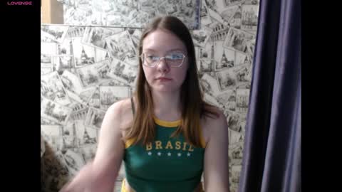 Snapshot of honey_mood chatting on 01.18.25 Lina online show from 01.18.25
