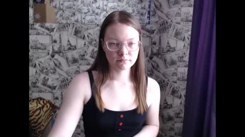 Snapshot of honey_mood chatting on 02.20.25 Lina online show from 02.20.25