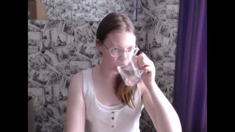 Snapshot of honey_mood chatting on 02.27.25 Lina online show from 02.27.25