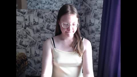 Snapshot of honey_mood chatting on 02.28.25 Lina online show from 02.28.25