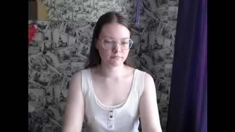 Snapshot of honey_mood chatting on 09.19.25 Lina online show from 09.19.25