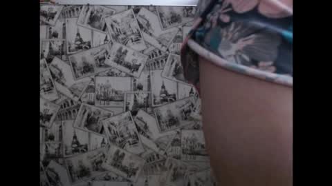Snapshot of honey_mood chatting on 09.22.25 Lina online show from 09.22.25