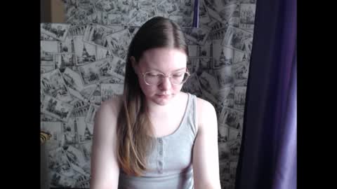 Snapshot of honey_mood chatting on 10.08.25 Lina online show from 10.08.25