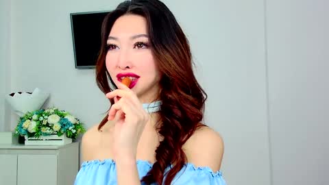 Snapshot of honey_yani chatting on 01.21.25 yani online show from 01.21.25