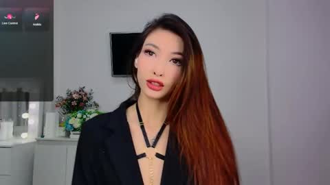 Snapshot of honey_yani chatting on 02.14.25 yani online show from 02.14.25