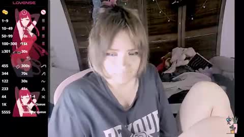 Snapshot of honeyapplealaska chatting on 11.18.25 Honey Apple Alaska online show from 11.18.25