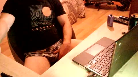 Snapshot of hoops891 chatting on 10.11.25 Hoops891 online show from 10.11.25