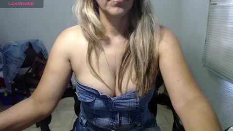 Snapshot of horny_and_daring chatting on 12.28.24 horny and daring online show from 12.28.24
