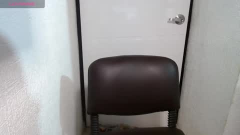 Snapshot of horny_and_daring chatting on 01.15.25 horny and daring online show from 01.15.25