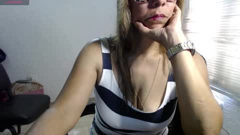 Snapshot of horny_and_daring chatting on 10.15.25 horny and daring online show from 10.15.25
