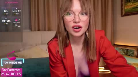 Snapshot of horny_svinka chatting on 10.19.25 Horny Svinka online show from 10.19.25