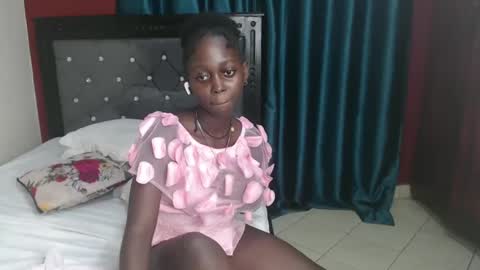 Snapshot of hornybella4 chatting on 12.17.24 Bella online show from 12.17.24