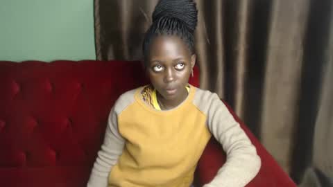 Snapshot of hornybella4 chatting on 03.10.25 Bella online show from 03.10.25