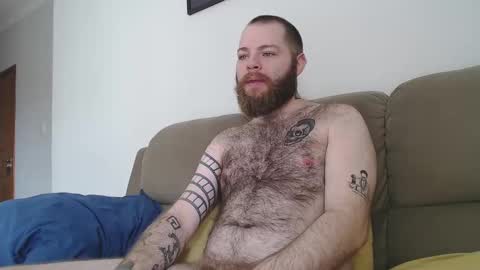 Snapshot of hornyhairy_bi chatting on 02.10.25 Harry online show from 02.10.25