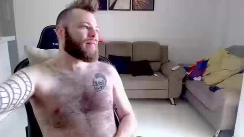 Snapshot of hornyhairy_bi chatting on 09.24.25 Harry online show from 09.24.25