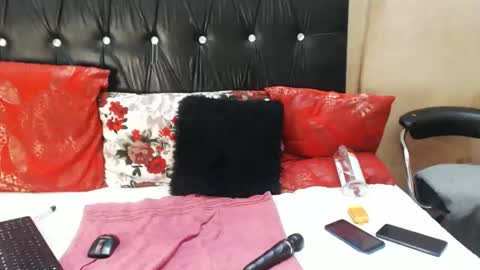 Snapshot of hornysnowie23x chatting on 10.04.25 hornysnowie23x online show from 10.04.25