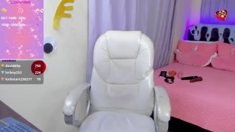 Snapshot of hot_beauty__ chatting on 12.28.24 VALENTINA online show from 12.28.24