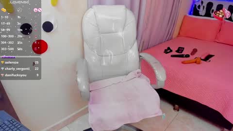 Snapshot of hot_beauty__ chatting on 01.08.25 VALENTINA online show from 01.08.25