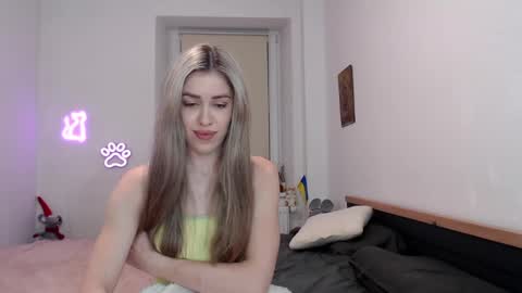Snapshot of hot_berry69 chatting on 02.22.25 Dashka online show from 02.22.25
