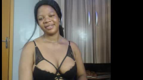 Snapshot of hot_choco_choco chatting on 11.28.25 peace online show from 11.28.25