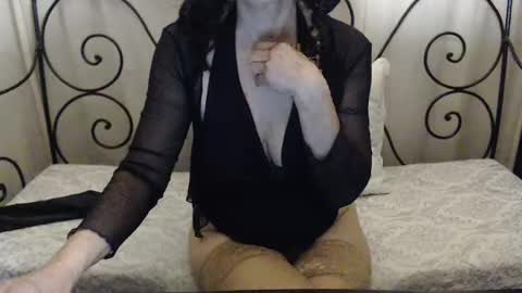 Snapshot of hot_dina chatting on 02.22.25 Dina online show from 02.22.25